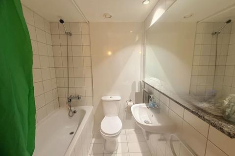 2 bedroom apartment for sale, 1 Royal Quay, Liverpool L3