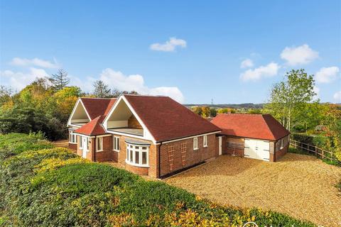 4 bedroom detached house for sale, The Common, Woodgreen, Fordingbridge