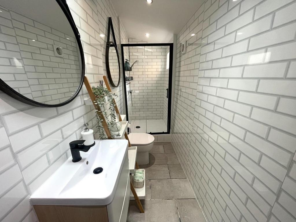 Shower Room.JPG