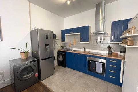 2 bedroom apartment for sale, High Street, Glastonbury