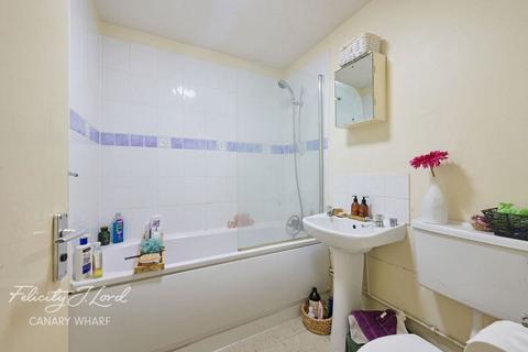 1 bedroom flat for sale, Telegraph Place, London E14