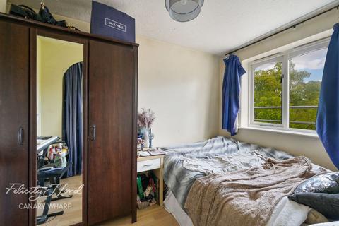 1 bedroom flat for sale, Telegraph Place, London E14