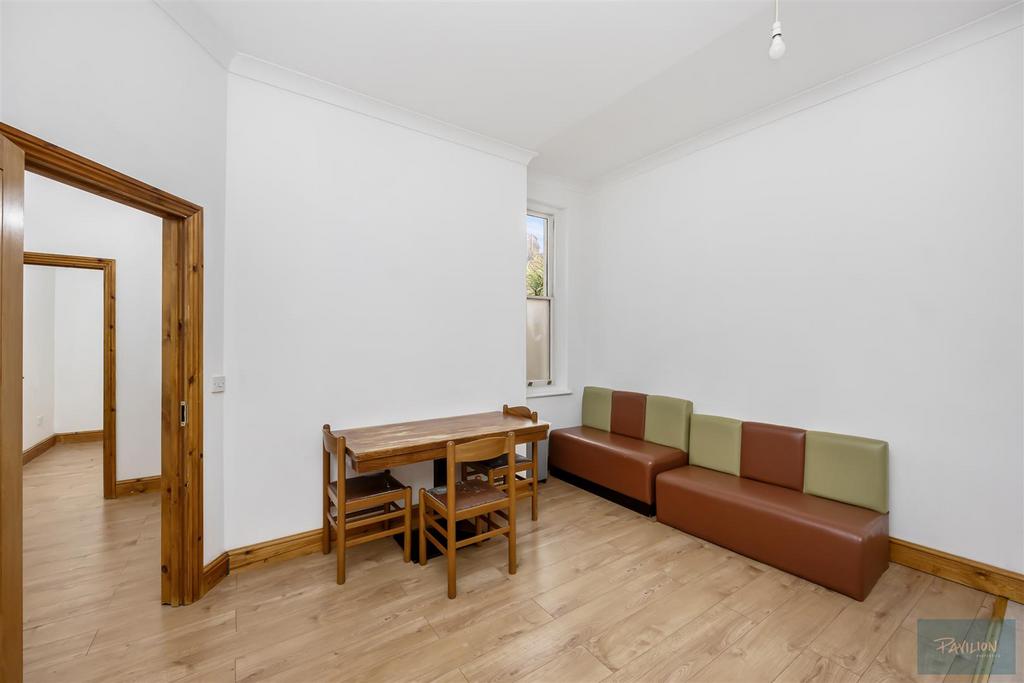 Wellington Road 18 A, Flat 7-010.JPG