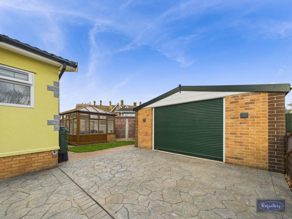 Garage-conservatory