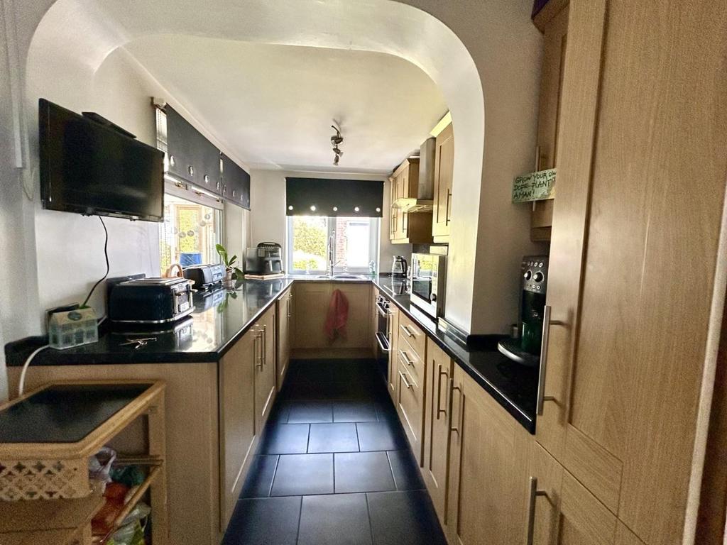 Kitchen 2.JPG