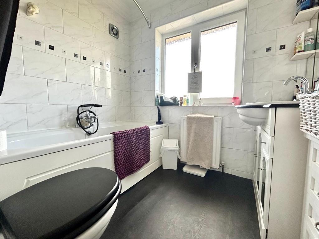 Bathroom.JPG