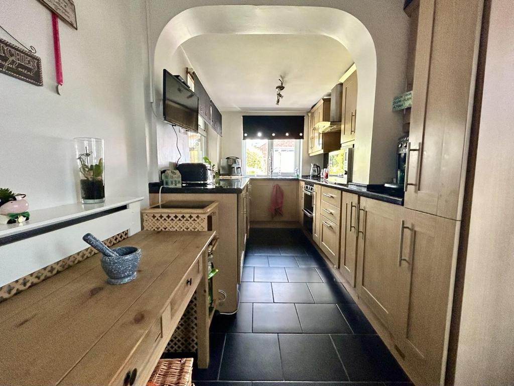 Kitchen 1.JPG