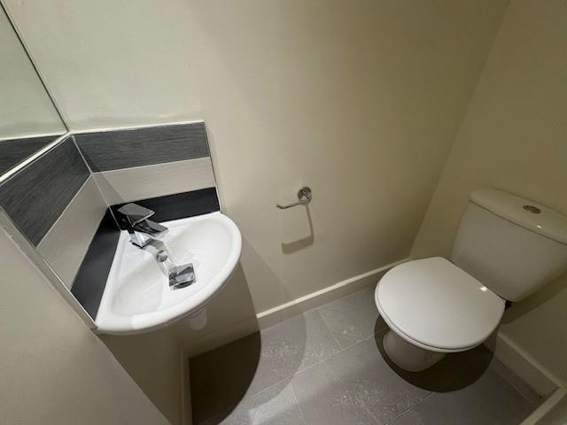 Toilet.jpg