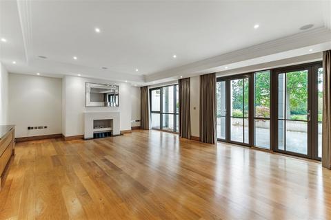 4 bedroom flat to rent, Charters Road, Sunningdale