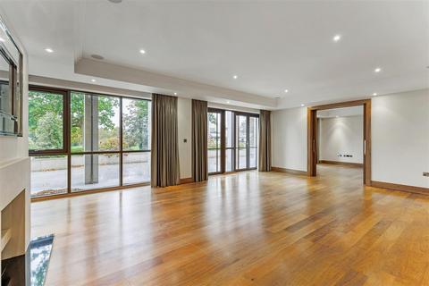 4 bedroom flat to rent, Charters Road, Sunningdale