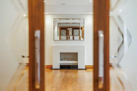 4 bedroom flat to rent, Charters Road, Sunningdale