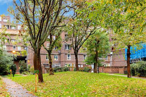 3 bedroom flat to rent, Manningford Close, London EC1V