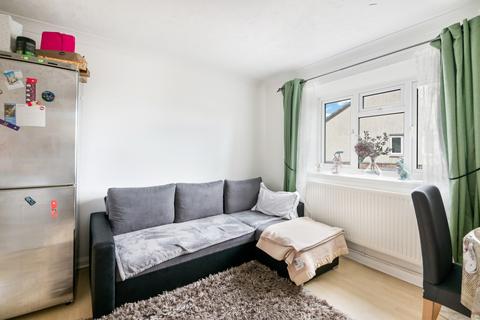undefined, Connaught Gardens, Morden SM4