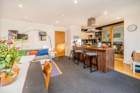 2 bedroom flat for sale, Lea Bridge Road, London E5