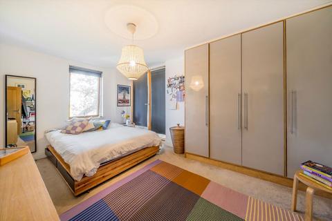 2 bedroom flat for sale, Lea Bridge Road, London E5
