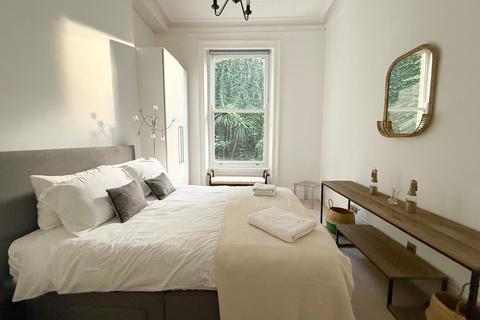 1 bedroom flat to rent, 12 Redcliffe Gardens, London SW10