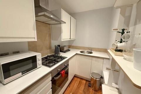 1 bedroom flat to rent, 12 Redcliffe Gardens, London SW10