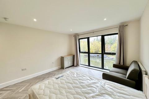 undefined, Woodley Headland, Peartree Bridge, Milton Keynes, MK6
