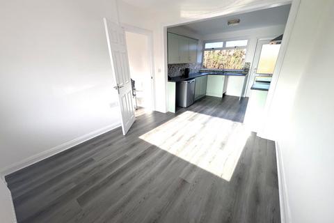 3 bedroom detached bungalow to rent, Carradale. 43 Church Road, Roch. SA62 6BG