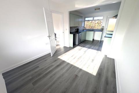 3 bedroom detached bungalow to rent, Carradale. 43 Church Road, Roch. SA62 6BG