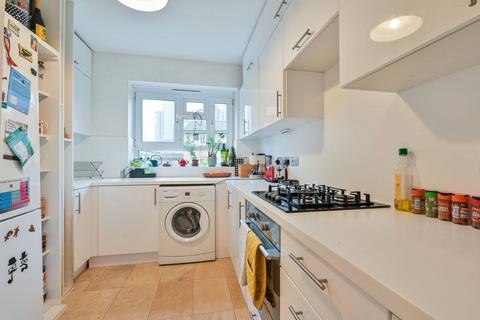 3 bedroom flat for sale, Wesley Close, Elephant and Castle, London, SE17