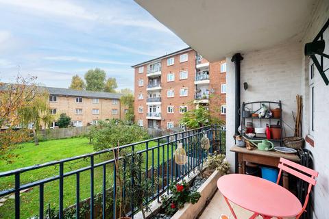 Wesley Close, Elephant and Castle, London, SE17