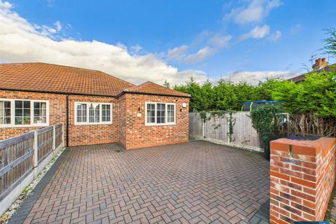2 bedroom bungalow for sale - Back Lane, Stainforth, Doncaster, South Yorkshire, DN7