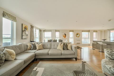 4 bedroom flat for sale, Lighterage Court, High Street, Brentford, Middlesex