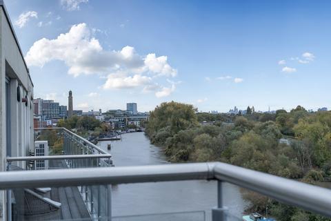 4 bedroom flat for sale, Lighterage Court, High Street, Brentford, Middlesex