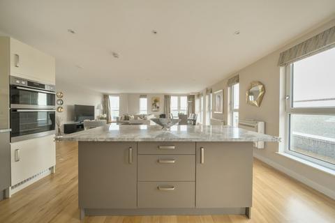 4 bedroom flat for sale, Lighterage Court, High Street, Brentford, Middlesex
