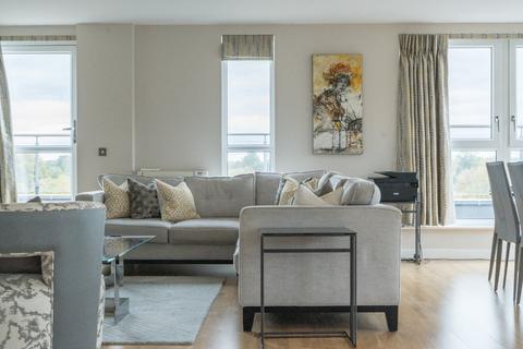 4 bedroom flat for sale, Lighterage Court, High Street, Brentford, Middlesex