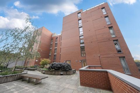 4 bedroom flat for sale, Lighterage Court, High Street, Brentford, Middlesex