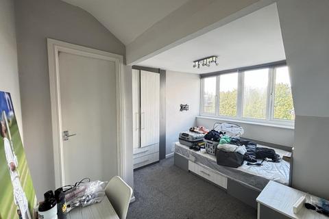 4 bedroom house to rent, Ash View, Leeds LS6