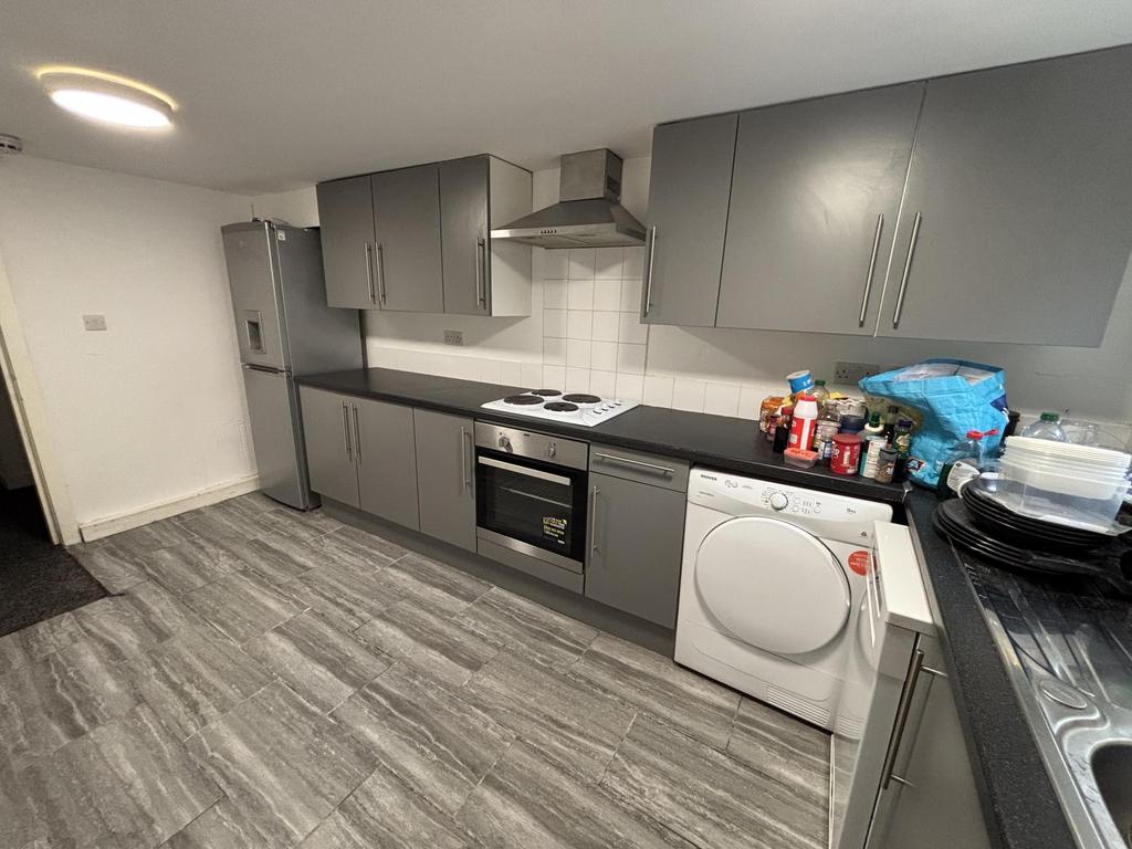 Modern and well-maintained kitchen featuring am...