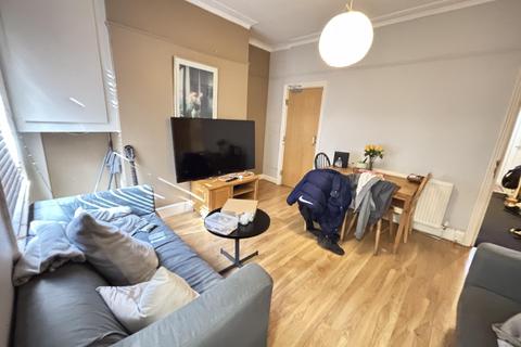 5 bedroom house to rent, Hessle View, Leeds LS6
