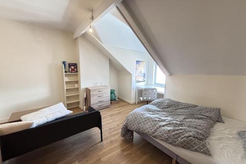 5 bedroom house to rent, Hessle View, Leeds LS6