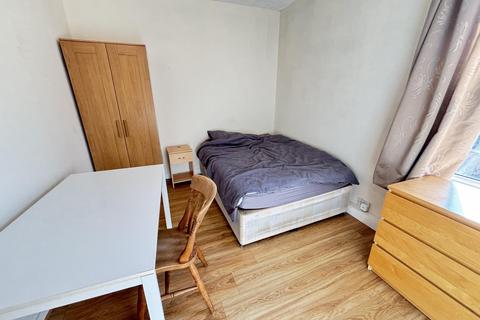 5 bedroom house to rent, Hessle View, Leeds LS6