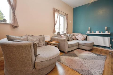 2 bedroom apartment for sale, School Close, Chesham