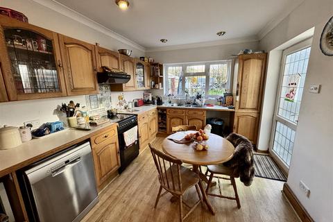 4 bedroom detached house for sale, Pentwyn Road, Ammanford
