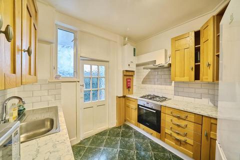 2 bedroom flat to rent, 17A Eagle Road, Wembley HA0
