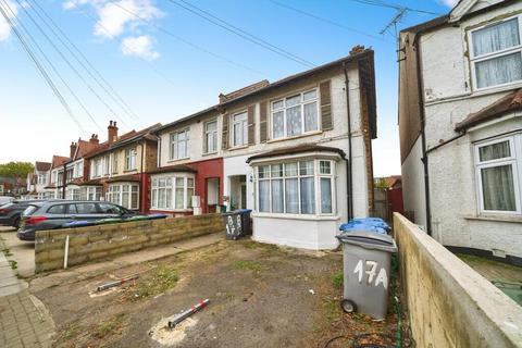 2 bedroom flat to rent, 17A Eagle Road, Wembley HA0