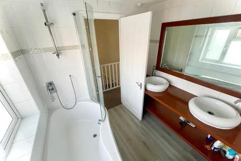 undefined, Albion Road, Hounslow TW3