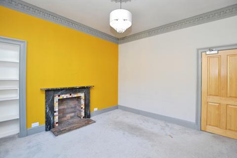3 bedroom flat to rent, Blackwood Crescent, Edinburgh, EH9