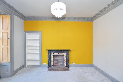 3 bedroom flat to rent, Blackwood Crescent, Edinburgh, EH9