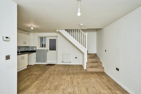 2 bedroom house to rent, Captains Parade, PO32