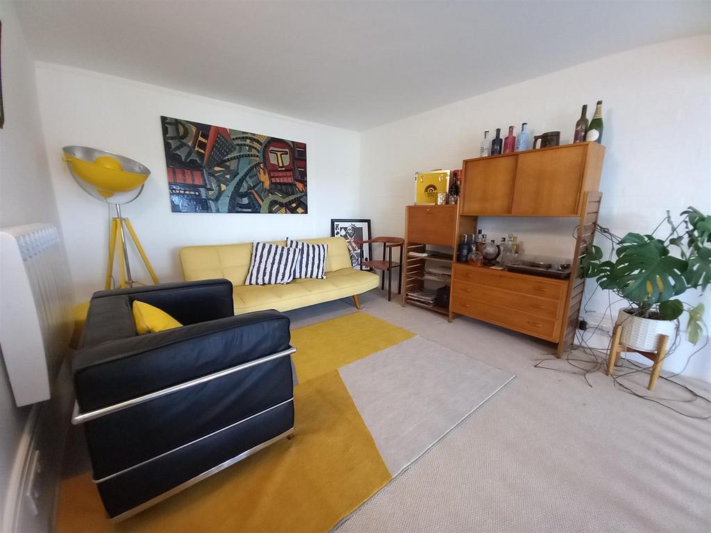 Apartment 12 Bed 3.jpg