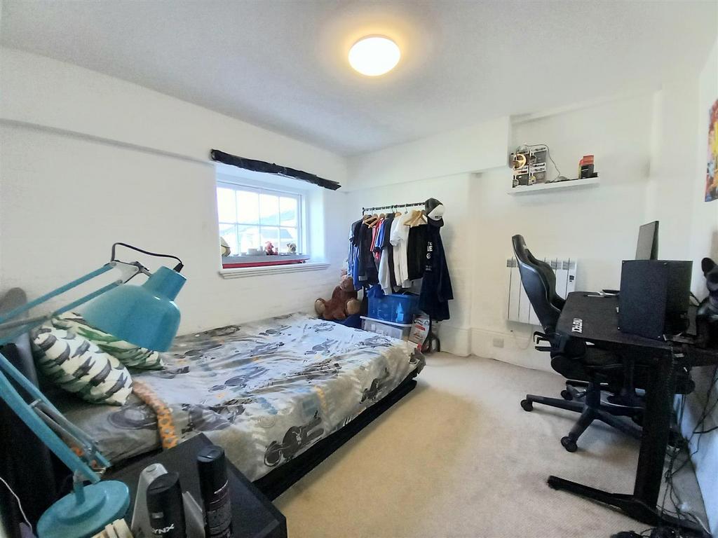 Apartment 12 Bed 2.jpg