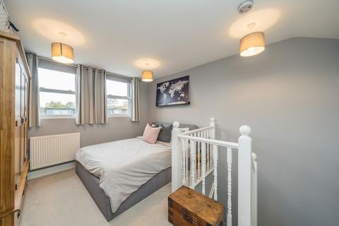 42 Talbot Road, Twickenham, TW2 6SJ