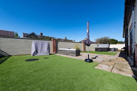 4 bedroom detached house for sale, Cascon, Upper Denbigh Road, St Asaph, Denbighshire LL17 0RW