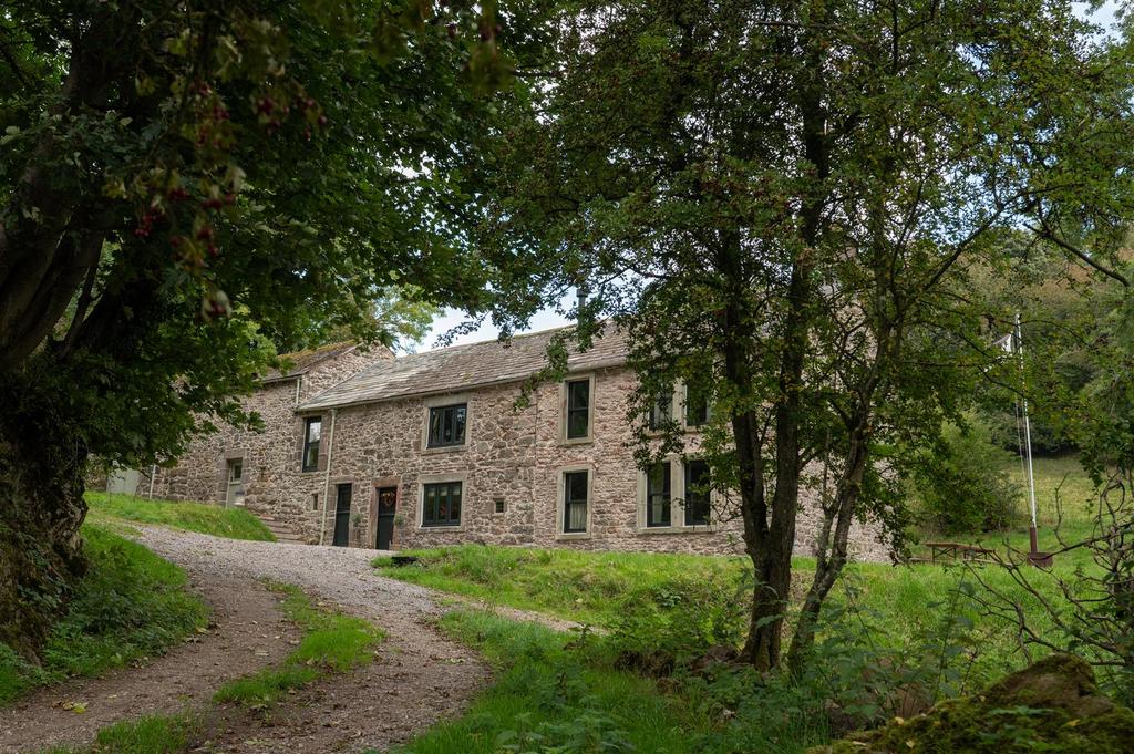 Castlehowe Outside f.jpg